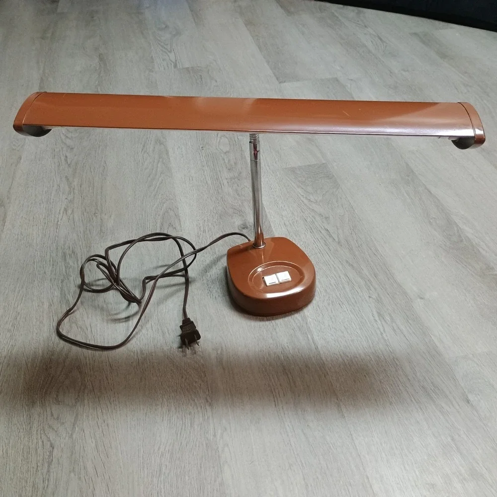 Brown Metal Vintage Desk Banker Lamp Fluerosecent Push Button UL E69325